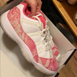 Low 11s snake pink